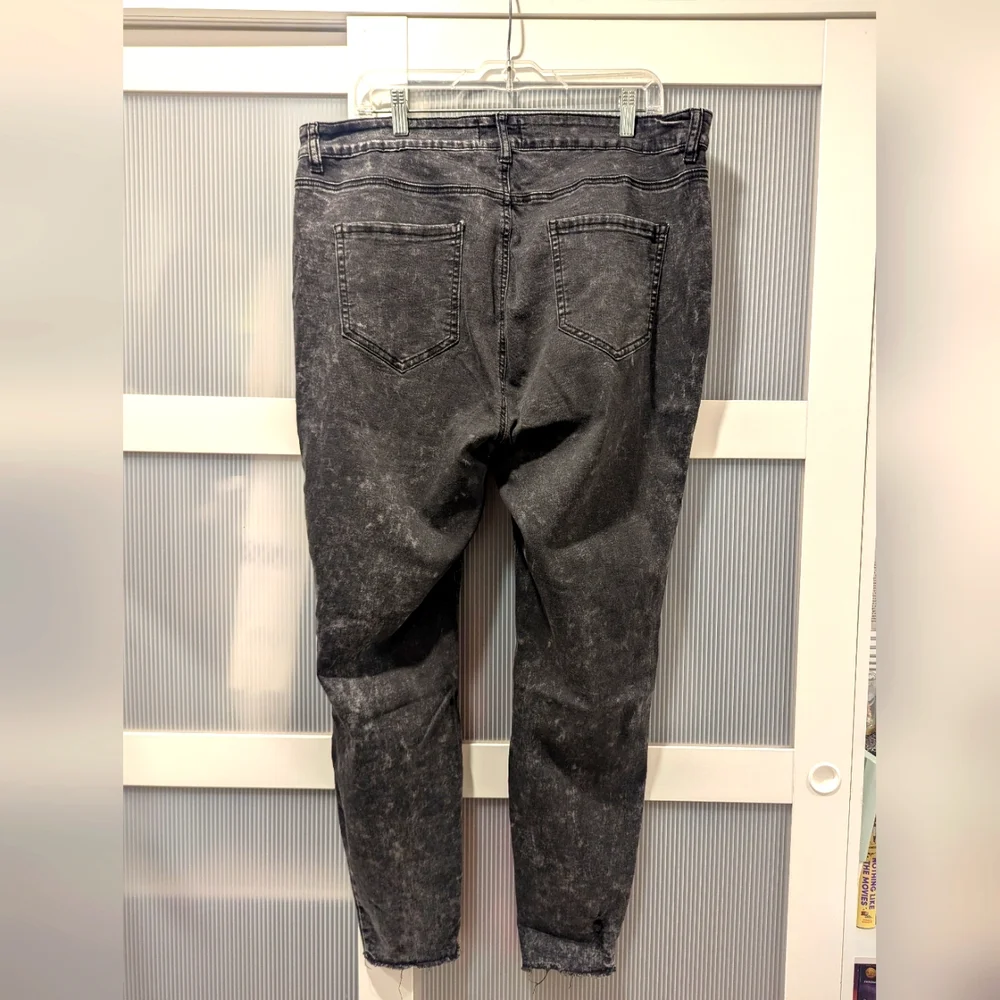 Forever 21 + Ripped Jeans - Picture 3 of 4